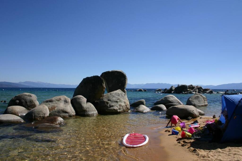Lake Views, Pet-Friendly Cabin With Hot-Tub In King'S Beach キングスビーチ エクステリア 写真