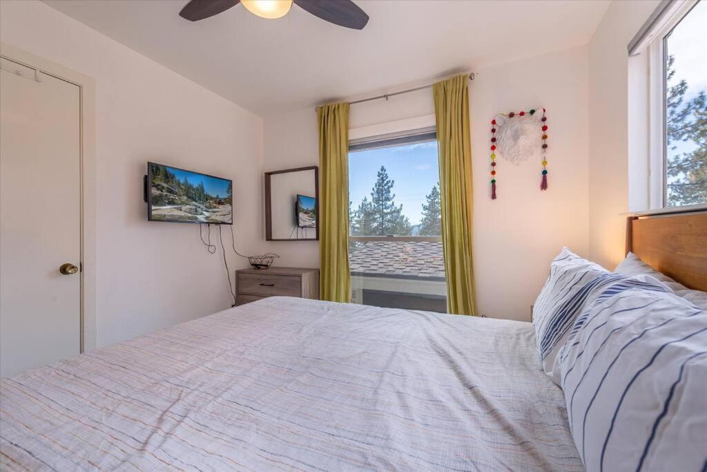 Lake Views, Pet-Friendly Cabin With Hot-Tub In King'S Beach キングスビーチ エクステリア 写真