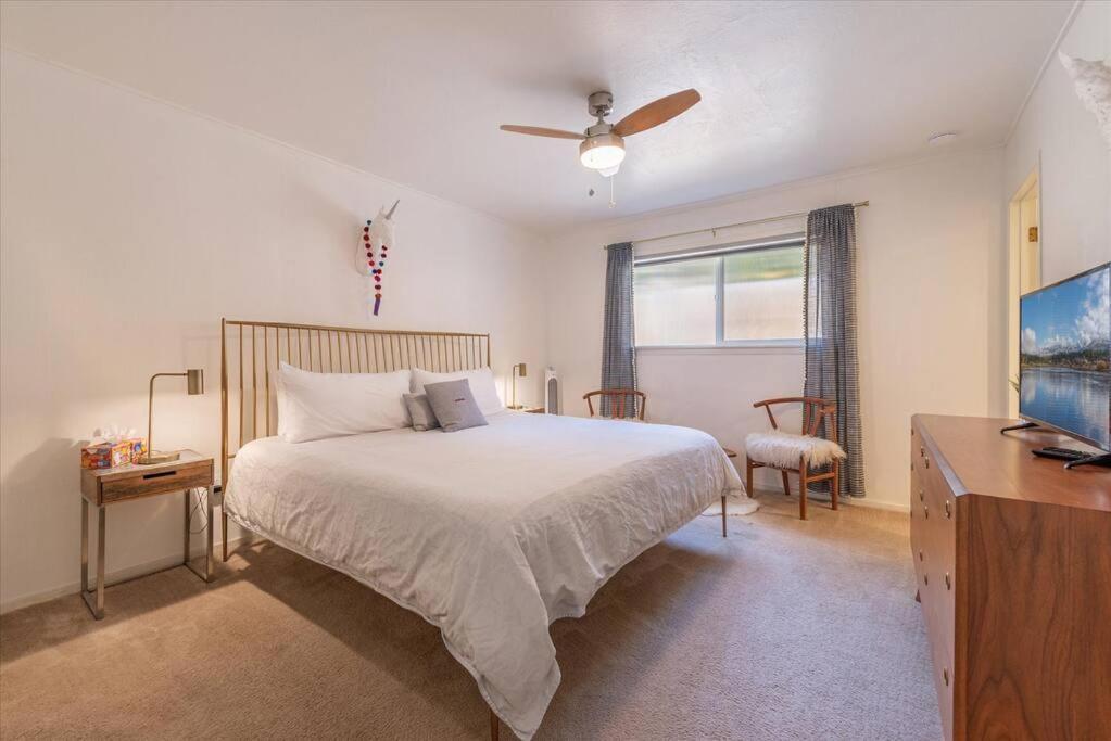 Lake Views, Pet-Friendly Cabin With Hot-Tub In King'S Beach キングスビーチ エクステリア 写真
