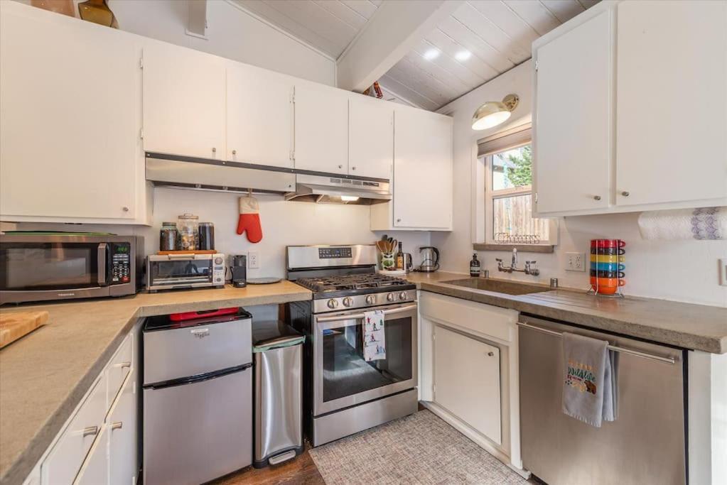 Lake Views, Pet-Friendly Cabin With Hot-Tub In King'S Beach キングスビーチ エクステリア 写真