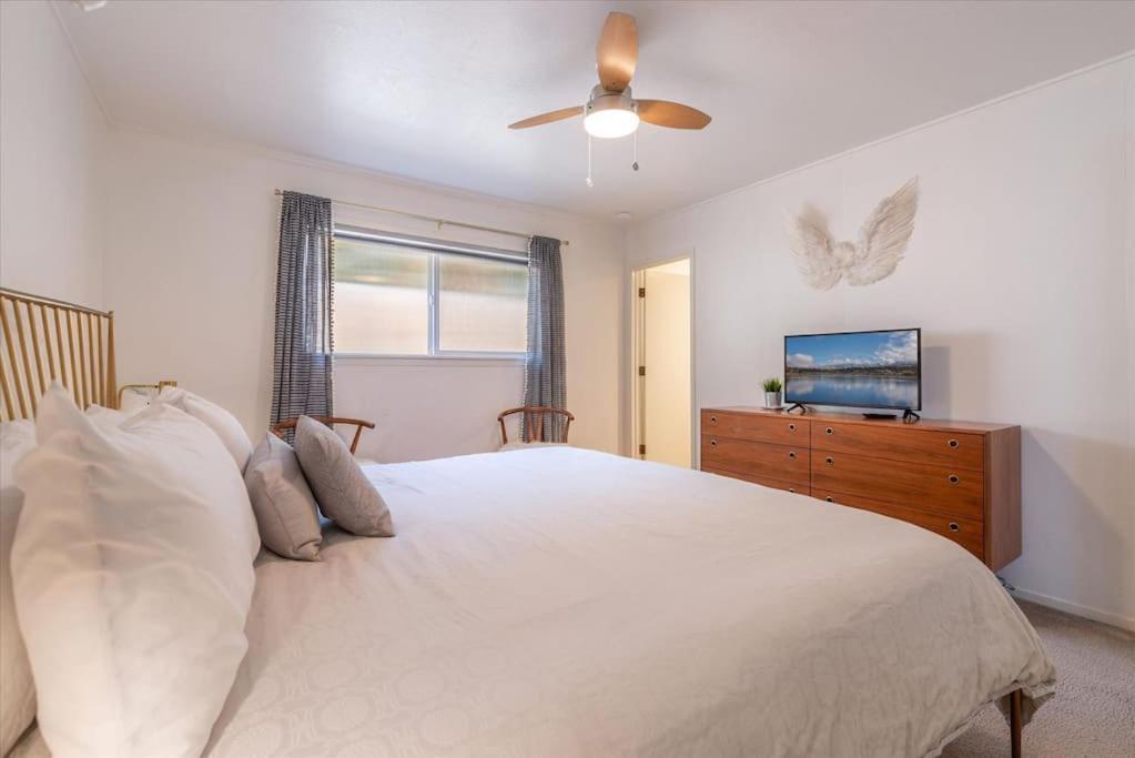 Lake Views, Pet-Friendly Cabin With Hot-Tub In King'S Beach キングスビーチ エクステリア 写真